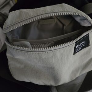Lululemon Clean Lines 2L Belt Bag